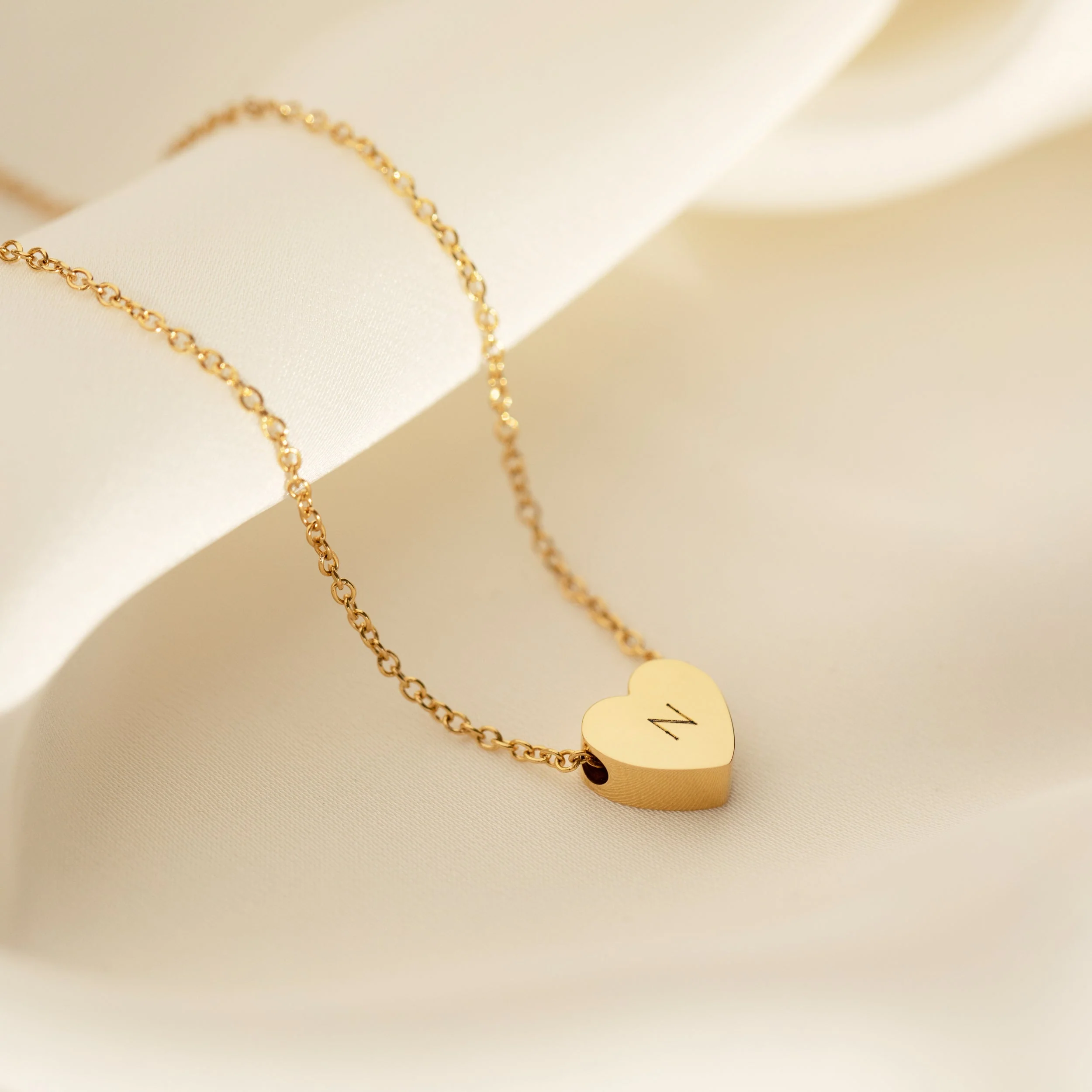 Amo Heart Necklace in Gold - Image 4