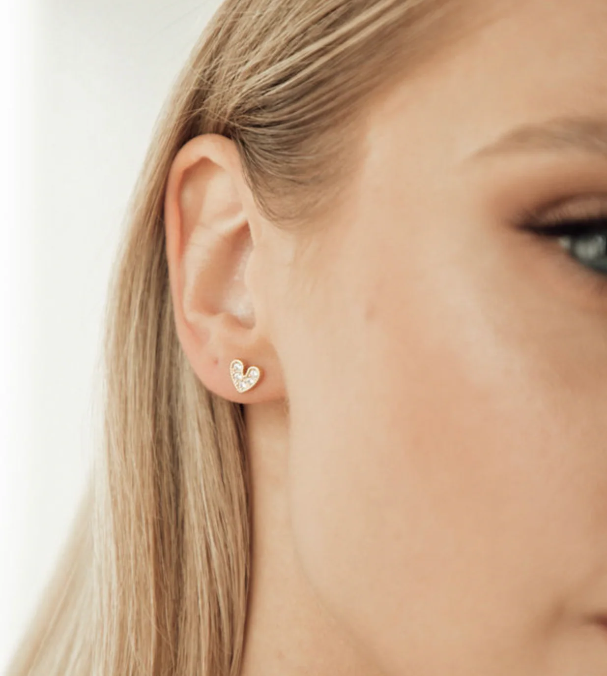 Mi Amor Stud Earring in Gold - Image 5