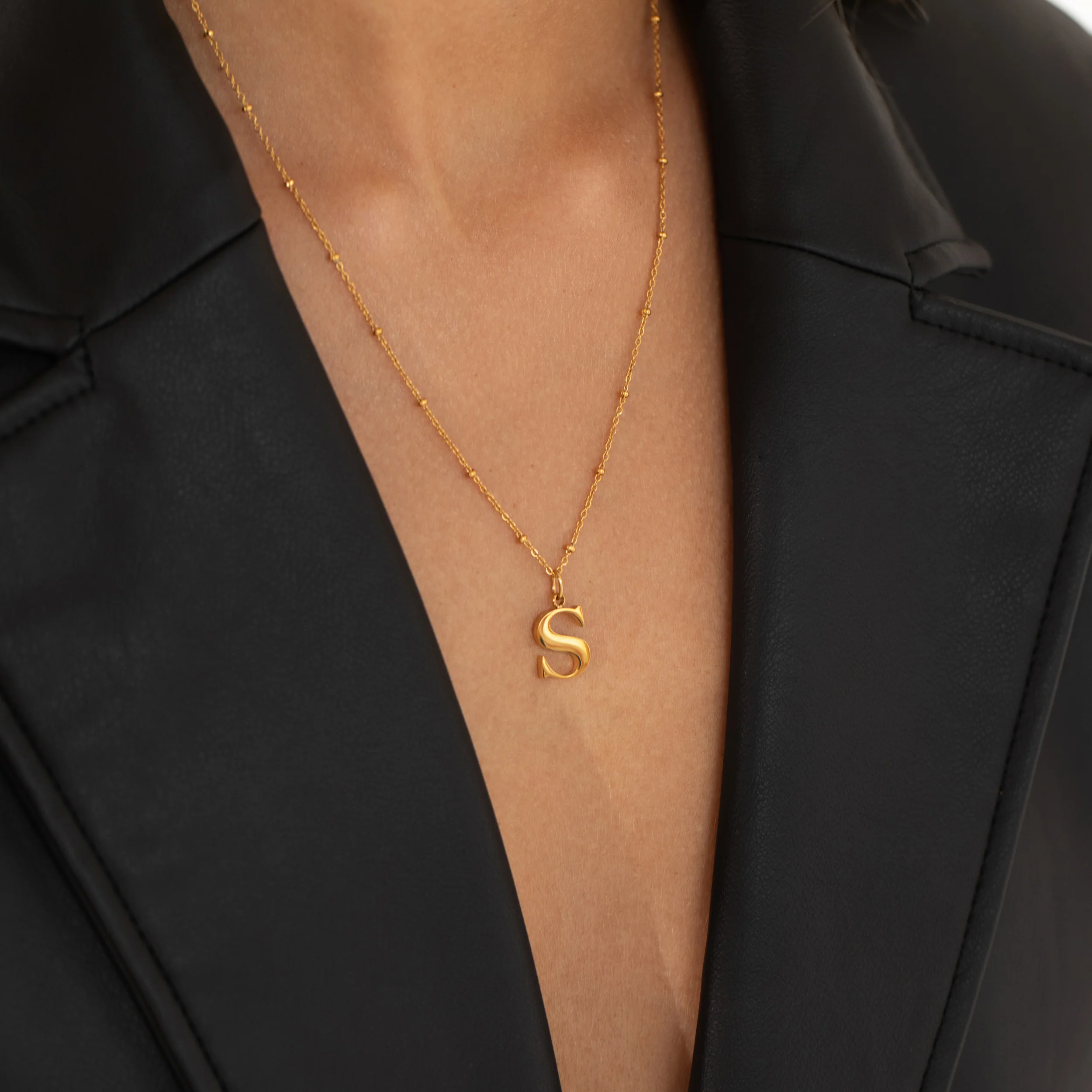 P Initial Necklace Gold - Image 4